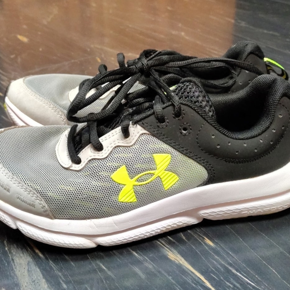 Under Armour Kids' Gray and Black Sneakers with Yellow Logo